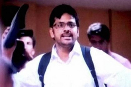 কেজরিওয়ালকে জুতা নিক্ষেপকারীর জেল