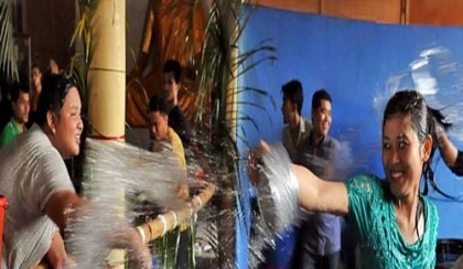 চট্টগ্রামে রাখাইনদের 'জলকেলি' উৎসব