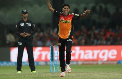 অভিষেকেই আগুন ঝরালেন মুস্তাফিজ