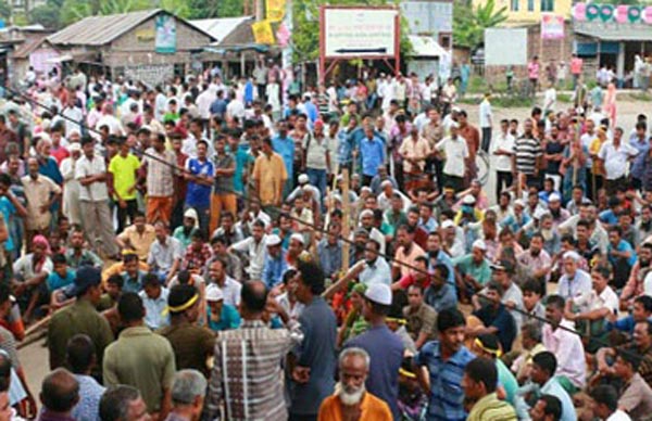 অবরোধে অনড় খুলনার পাটকল শ্রমিকরা