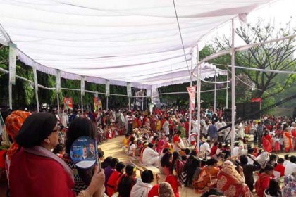 বৈশাখী উদযাপনে রবীন্দ্র সরোবরে মিলনমেলা
