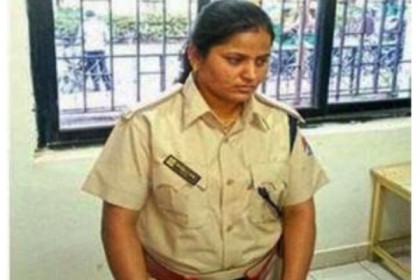 শ্বশুরবাড়িতে চমক দিতে পুলিশ সেজে গ্রেফতার বউ