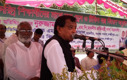 লক্ষ্মীপুরে ৪৫০ শিক্ষার্থীকে ইউনিফর্ম ও টিফিন বক্স বিতরণ