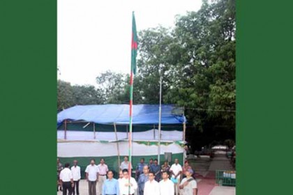 পতাকা উত্তোলনের মধ্য দিয়ে মুজিবনগর দিবসের কর্মসূচি শুরু