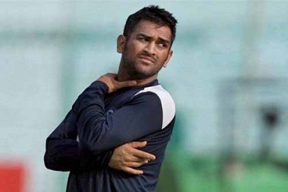 পদ ছাড়লেন ধোনি