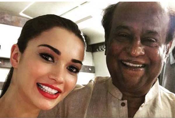 রজনীকান্তের সঙ্গে এমির 'হ্যাপি সেলফি'