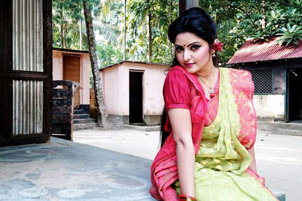 গোল্ডেন ট্রায়েঙ্গেল ফেস্টিভ্যালে 'মহুয়া সুন্দরী'