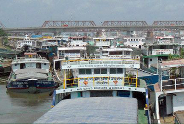 খুলনায় সক্রিয় নৌযান ধর্মঘট