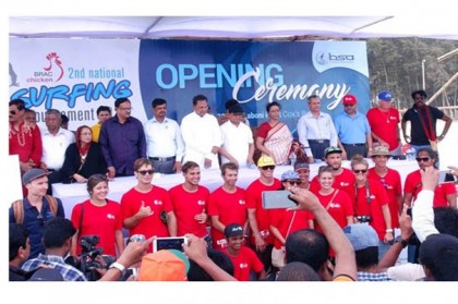 কক্সবাজারে দ্বিতীয় সার্ফিং প্রতিযোগিতা শুরু