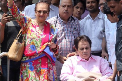 বাসায় ফিরলেন দিলীপ কুমার