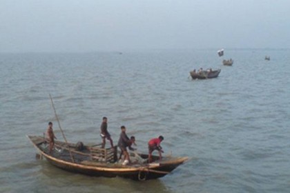 বিয়েতে যাওয়ার পথে নৌকাডুবি, নিহত ২ 
