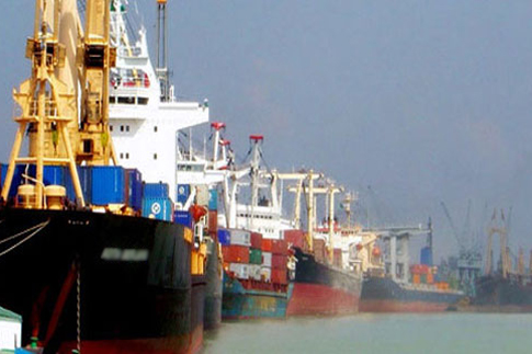 নৌ ধর্মঘটে চট্টগ্রাম বন্দরে আটকা ৫২ জাহাজ