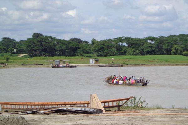 নিখোঁজ ২ বন্ধুর লাশ ব্রহ্মপুত্র নদে