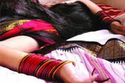 
গৃহবধূকে শ্বাসরোধে হত্যার অভিযোগ, শাশুড়ি আটক
