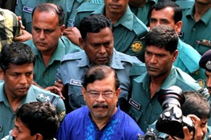 হাসপাতালে মান্না