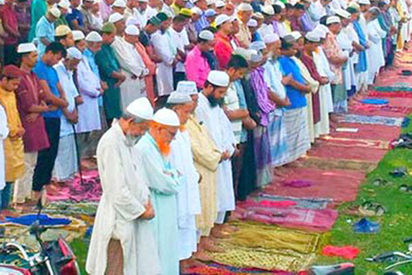 'বৃষ্টি' চেয়ে রাজশাহীতে বিশেষ নামাজ