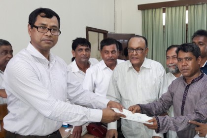 নোয়াখালী পৌরসভা নির্বাচনে প্রার্থীদের মনোনয়নপত্র দাখিল
