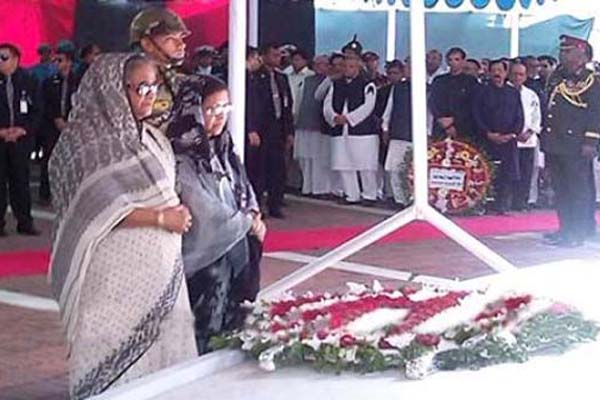 বঙ্গবন্ধুর সমাধিতে প্রধানমন্ত্রীর শ্রদ্ধা