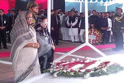 বঙ্গবন্ধুর সমাধিতে প্রধানমন্ত্রীর শ্রদ্ধা