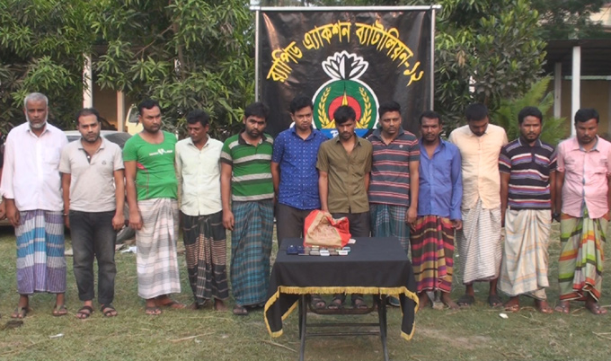 টাঙ্গাইলে আন্তঃজেলা ডাকাতচক্রের ১২ সদস্য গ্রেফতার 