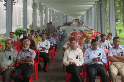 রাবি শিক্ষক হত্যার প্রতিবাদে বাকৃবিতে শিক্ষকদের কর্মবিরতি