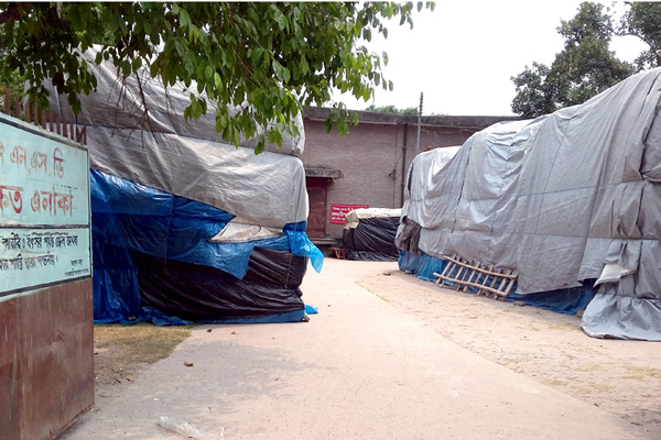 চাঁপাইনবাবগঞ্জে খোলা আকাশের নিচে শত শত টন গম