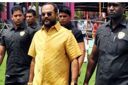 স্বর্ণের শার্ট বানিয়ে গিনেজ বুকে ভারতীয় রাজনীতিক