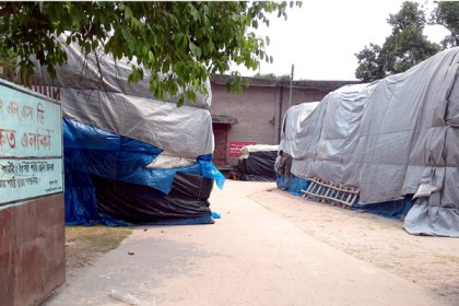 চাঁপাইনবাবগঞ্জে খোলা আকাশের নিচে শত শত টন গম
