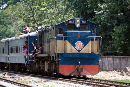 রাজধানীতে ট্রেনের ধাক্কায় একজনের মৃত্যু