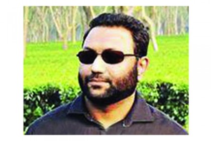 নতুন ছাত্রীদের থেকে কয়েকজনকে টার্গেট করতেন