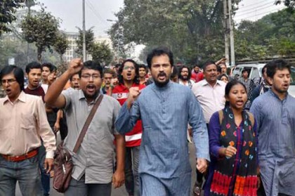নিজামীর রায়ে শাহবাগে গণজাগরণ মঞ্চের আনন্দ মিছিল
