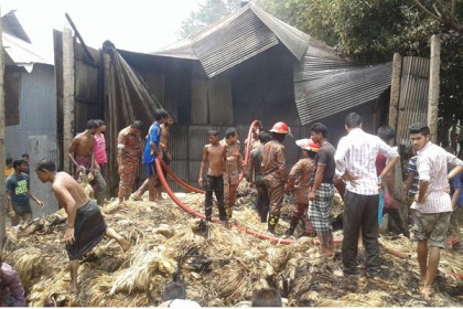 জামালপরে অগ্নিকাণ্ডে পুড়ে গেছে ১০ হাজার মণ পাট 