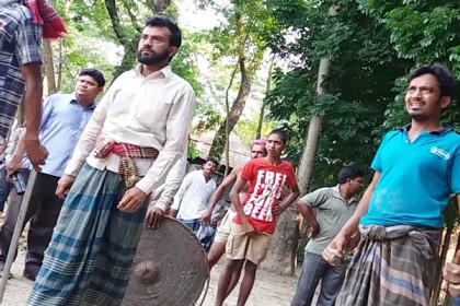 গ্রেফতার আতঙ্কে গোপালগঞ্জের ডুমদিয়া গ্রাম পুরুষ শূন্য