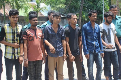 সিলেটে পুলিশের বিশেষ অভিযানে ৬ ডাকাত আটক