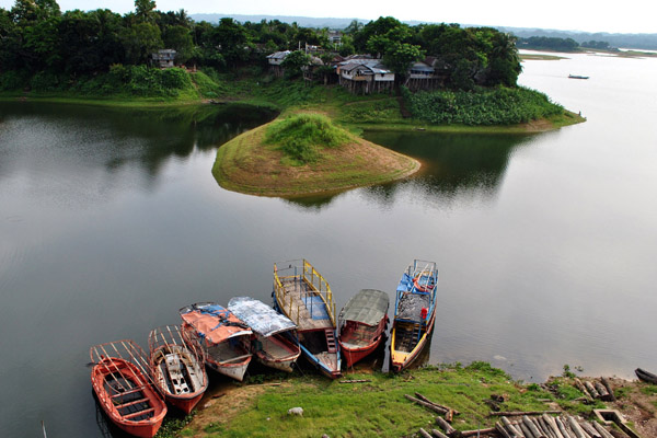 
কাপ্তাই হ্রদে মাছধরার ওপর নিষেধাজ্ঞা কার্যকর