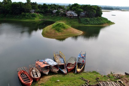 
কাপ্তাই হ্রদে মাছধরার ওপর নিষেধাজ্ঞা কার্যকর