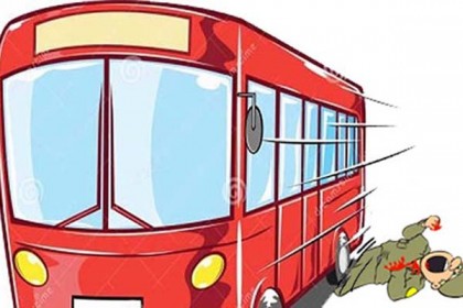 রাজধানীতে বাসের চাপায় আহত ৪