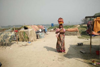 আদি পেশা ছেড়ে সাধারণ পেশায় ফিরছেন বেদেরা