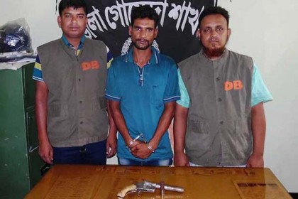 দামুড়হুদায় নিখোঁজ যুবক অস্ত্রসহ আটক