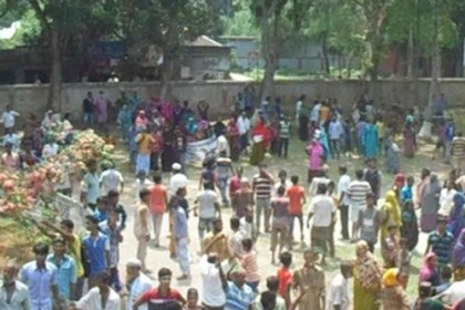 টাঙ্গাইলে ইউএনও অফিসে হামলার ঘটনায় ২ মামলা

