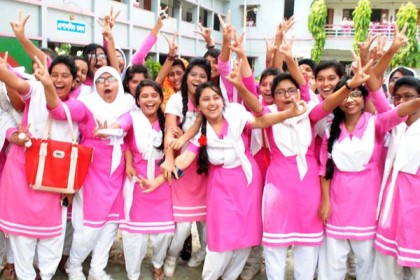 বরিশাল বোর্ডে এগিয়ে মেয়েরা