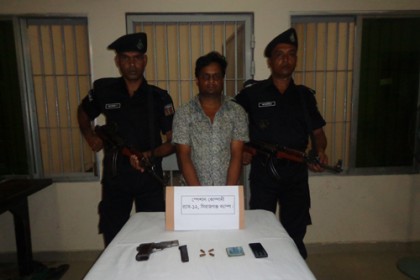 সিরাজগঞ্জে বিদেশি পিস্তল-গুলিসহ যুবক আটক