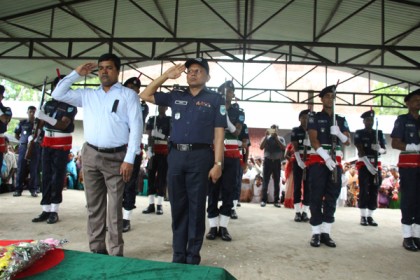 চিরনিদ্রায় শায়িত প্রমোদ মানকিন