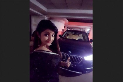 পরীমণির বিএমডব্লিউ