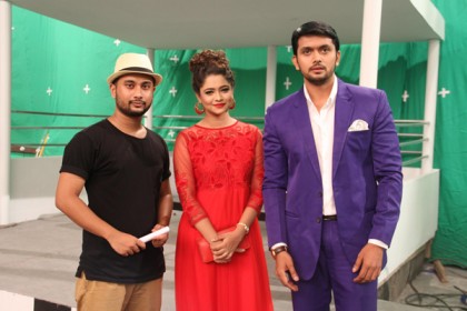 বিজ্ঞাপনে শুভ-আঁখি