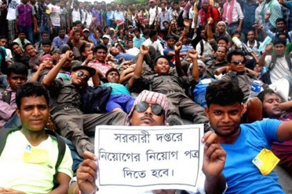১৪৪০ মিনিটে ৮৭৫ জনের ইন্টারভিউ পরীক্ষা!