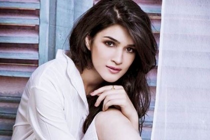 শুটিং সেটে আহত কৃতি শ্যানন