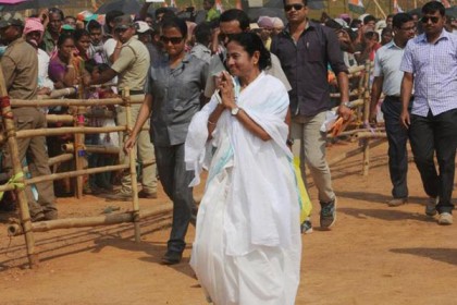 পশ্চিমবঙ্গে বড় ব্যবধানে এগিয়ে তৃণমূল
