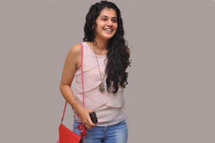 প্রতিদিন ভোরে গোয়া বিচে কী করছেন তাপসি