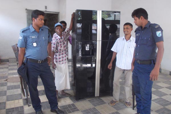 এমপি রানাসহ ১০জনের মালামাল ক্রোক